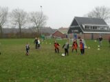 Voetbalpieten bezoeken training S.K.N.W.K. JO9-1 en JO7-1 op zaterdag 4 december 2021 (21/75)